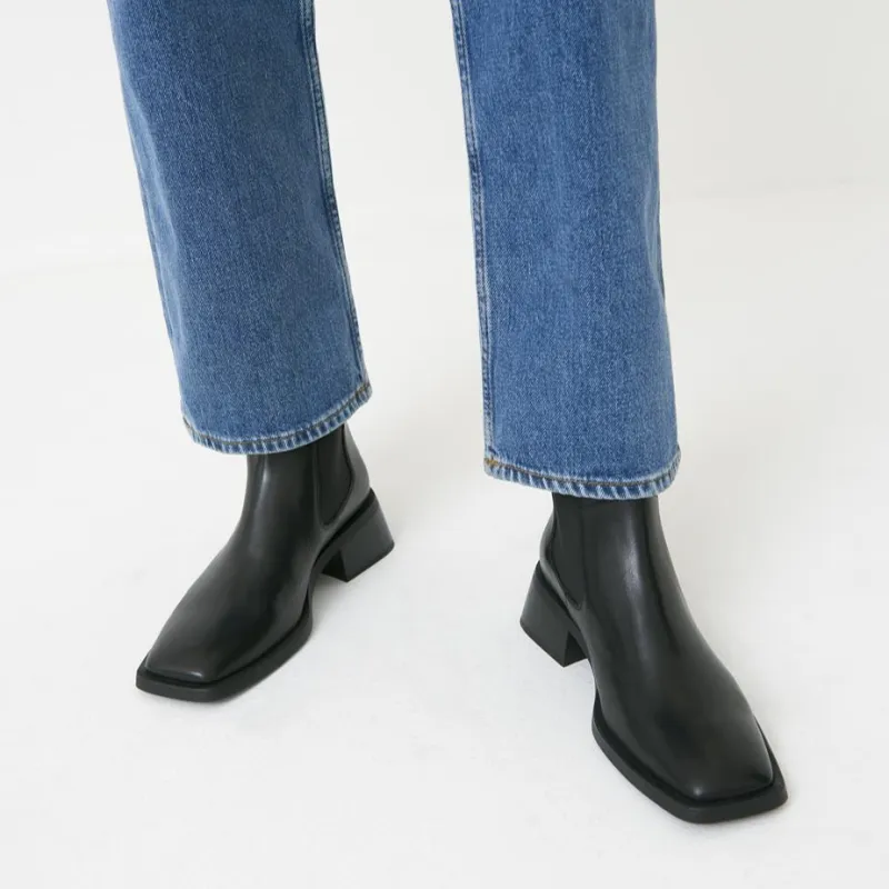 VAGABOND SHOEMAKERS Short Chelsea Boots Women's Black-4