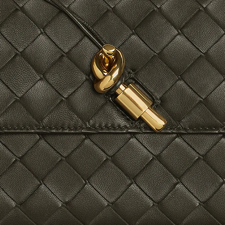 Bottega Veneta Andiamo Series Sheepskin Clutch Women's Khaki-4