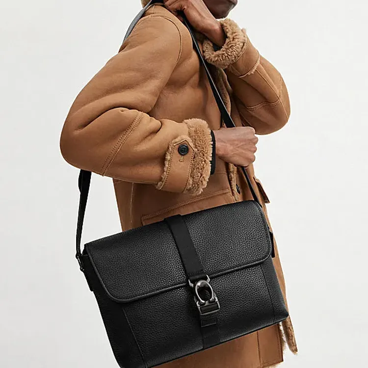 COACH BECK Grained Calfskin Messenger Bag, Shoulder Bag, Crossbody Bag Tubas Men's Black-3