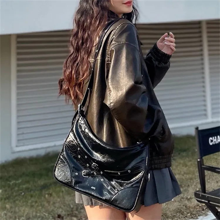 HXXXXS Cow Leather Shoulder Bag Women's Black-5