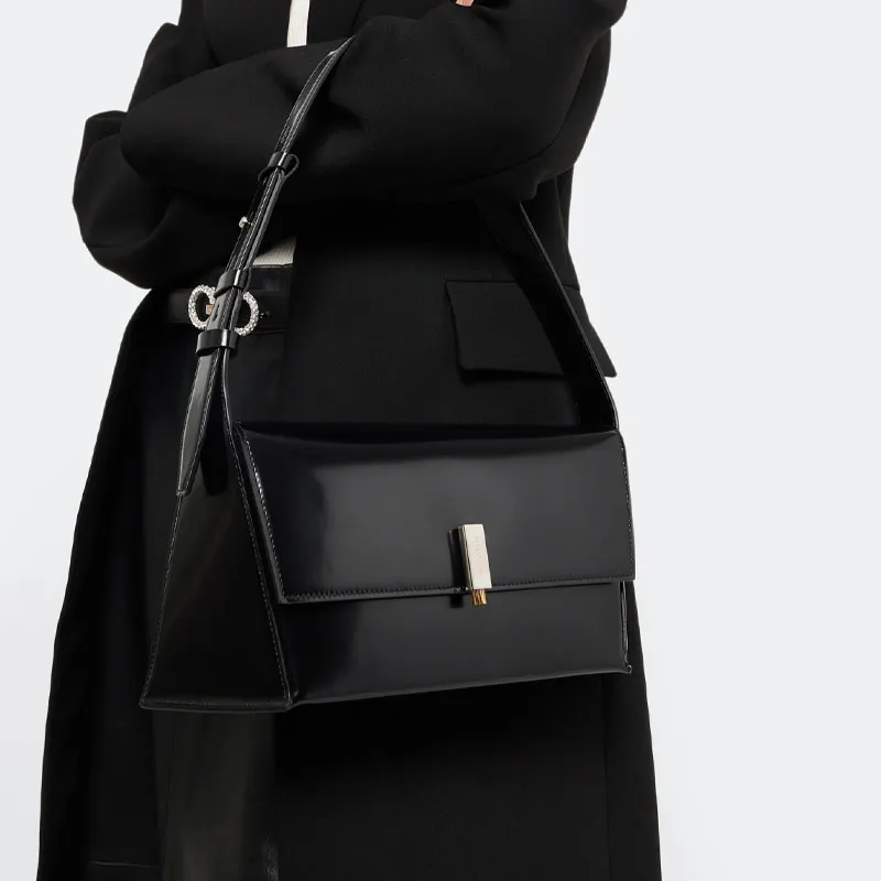 FERRAGAMO Cow Leather Hobo Bag, Handbag, Shoulder Bag Women's Black-4