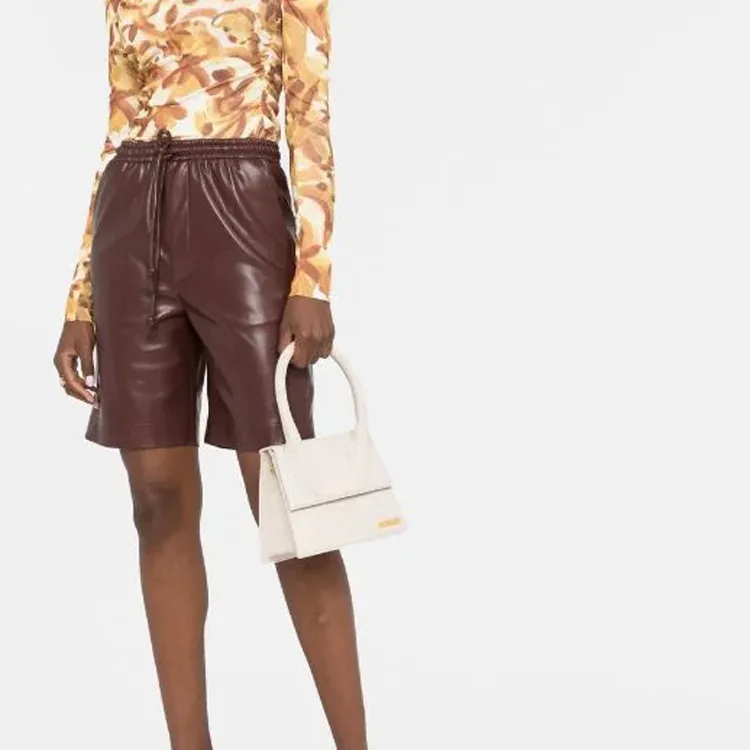 Jacquemus Le Grand Chiquito Logo Lettering Handbag-4