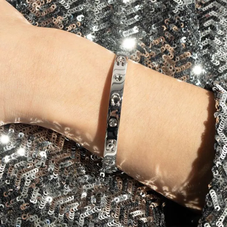 COACH Logo Plaque Embellished Bracelet-2