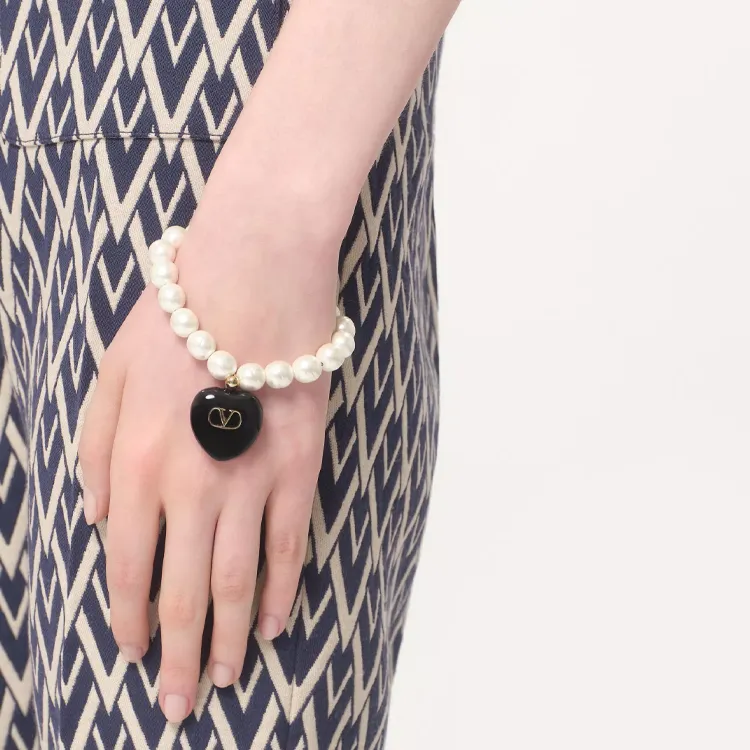Valentino Coeur Royal Logo Plaque Bracelet-1