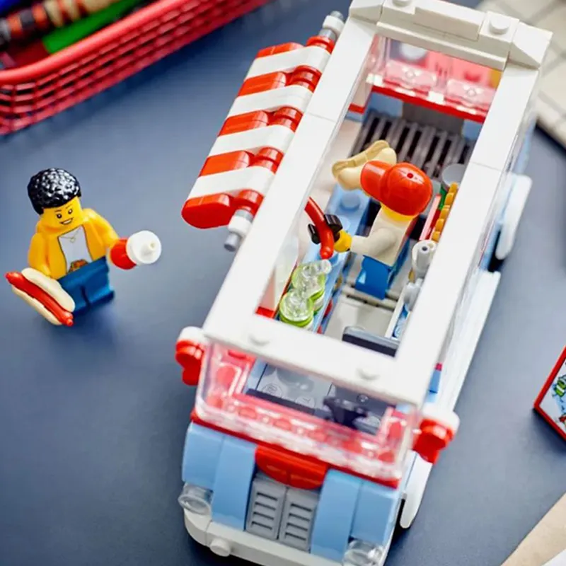 LEGO Icons Vintage Hot Dog Cart Building Blocks 310pcs 40681-2