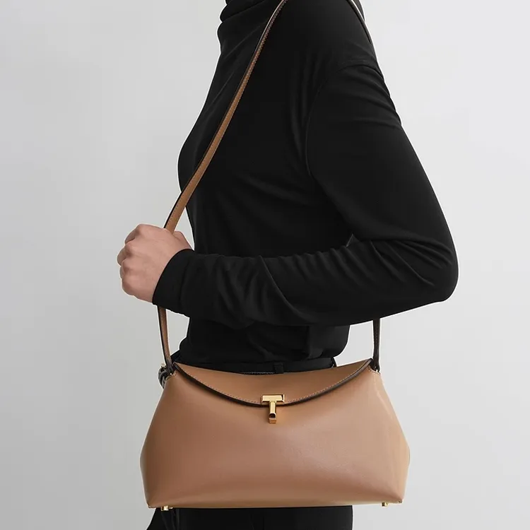 TOTEME T lock Clutch Bag-4