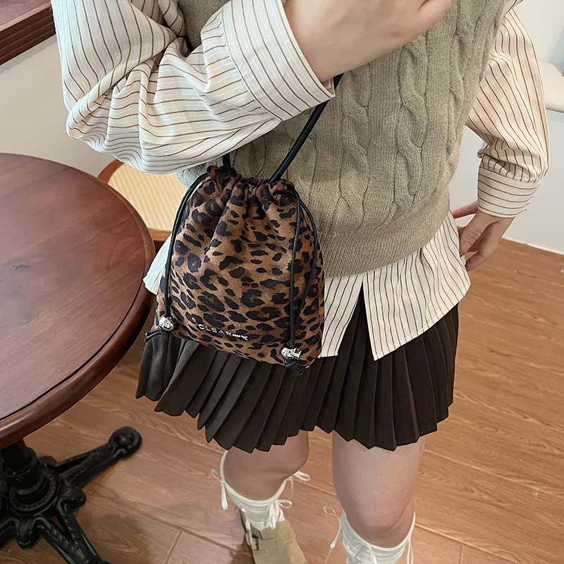 Morellybear Suede Crossbody Bag Regular Women's Leopard Print-4