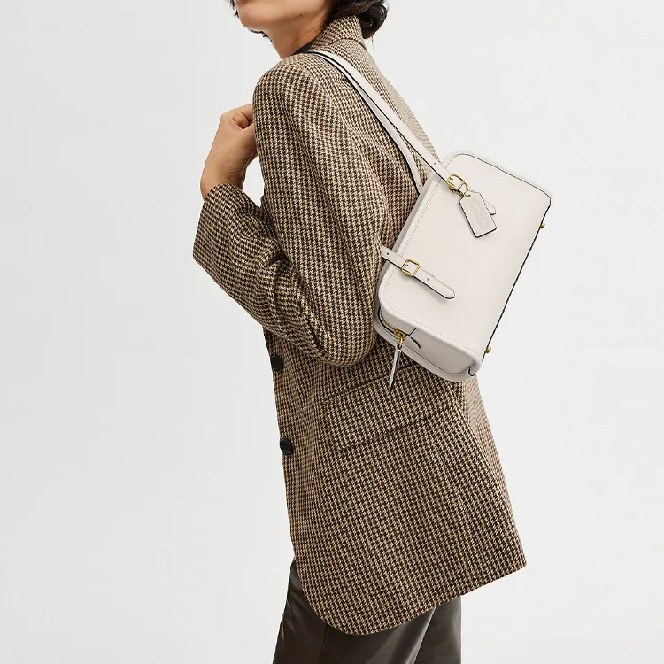 COACH Swing Zip Leather Shoulder Bag, Handbag, Shoulder Bag Women's White-4