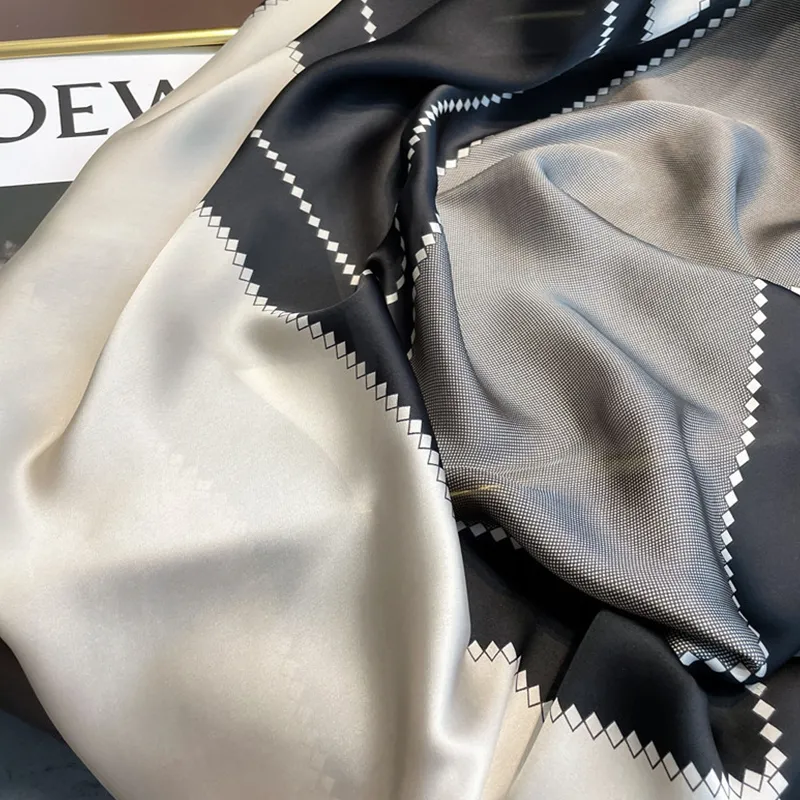 Narandu Shawls Women's Black White-4