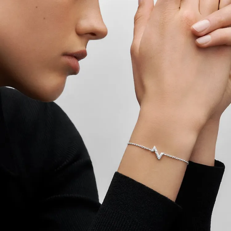 LOUIS VUITTON Lv Volt Upside Down Chain Bracelet White Gold And Diamonds-2