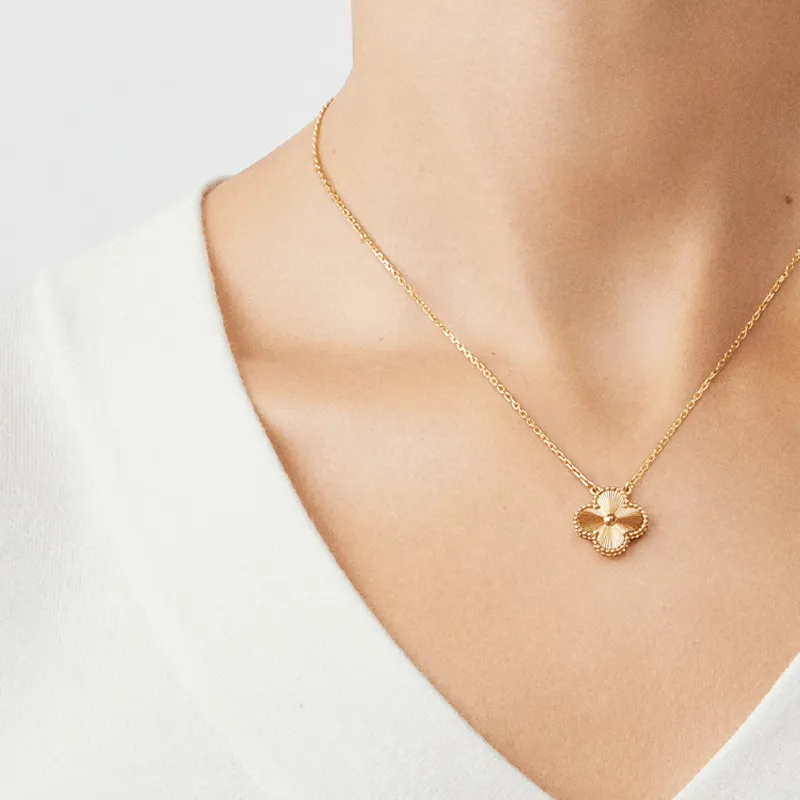 Van Cleef & Arpels 18K Gold Necklaces Women's Gold-2