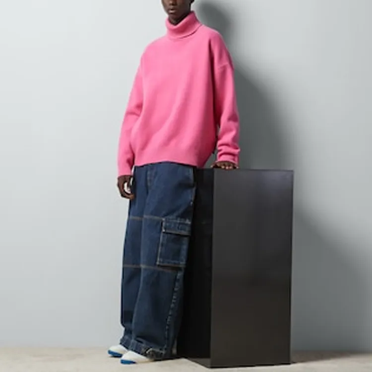 GUCCI Logo Tag Turtleneck Sweater-3