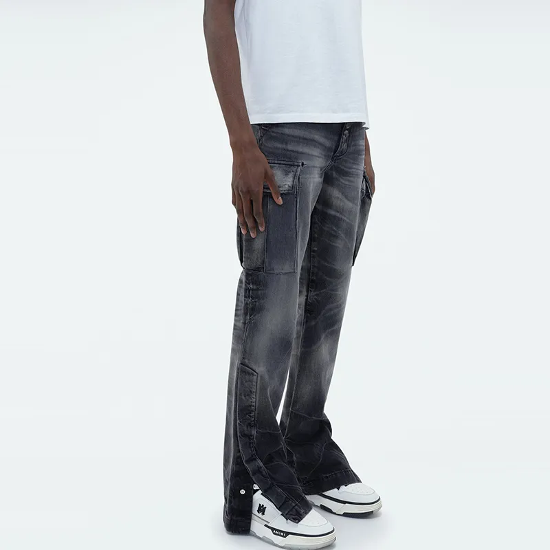 AMIRI Logo Patch Cargo Jeans-4