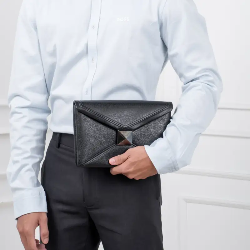Valentino One Stud Leather Clutch Regular Men's Black-4