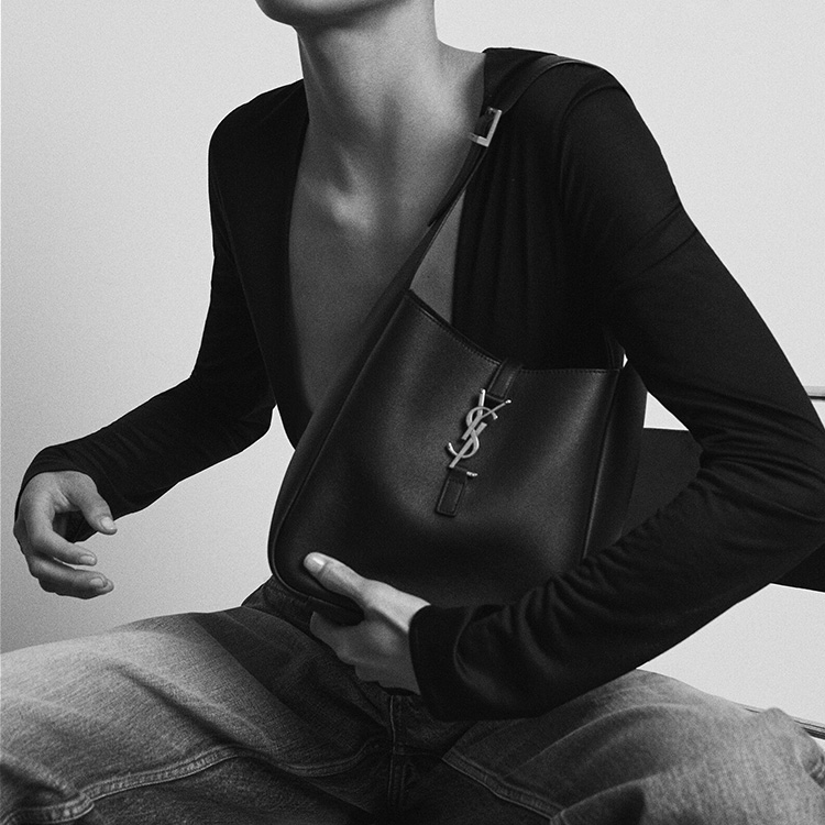 SAINT LAURENT LE5A7 Shoulder Bags - POIZON