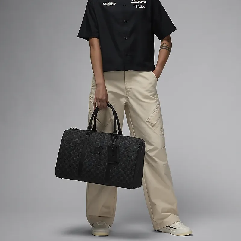 【関税送料込】NIKE JORDAN MONOGRAM BAG カラバリ豊富 人気 JORDAN Monogram Travel Bags Black - POIZON