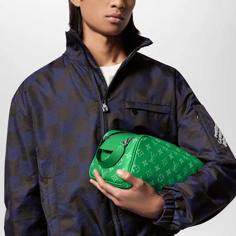 LOUIS VUITTON M31037 Dopp Kit-6