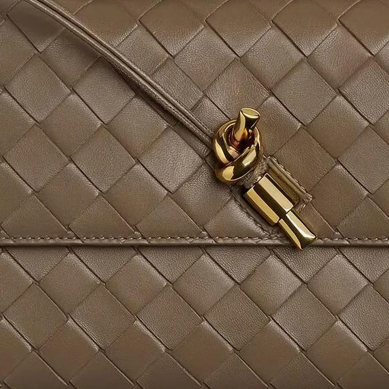 Bottega Veneta Lambskin Clutch Women's Pinecone Color-4