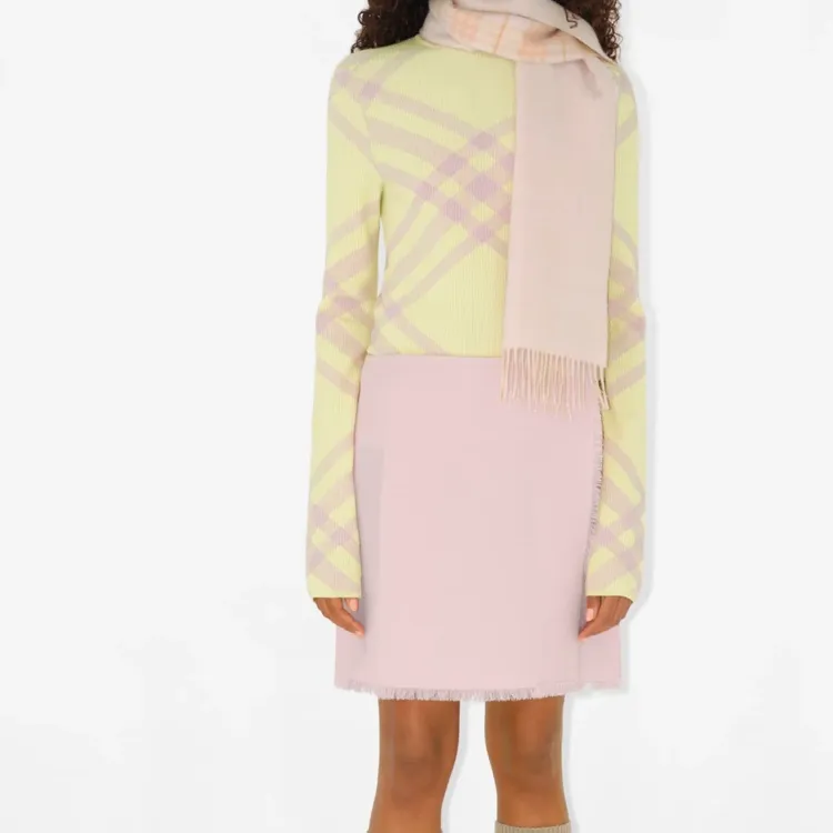 Burberry Logo patch Reversible Cashmere Scarf-4