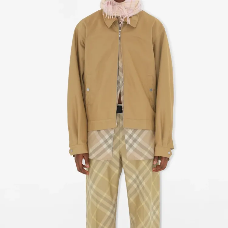 Burberry Logo patch Reversible Cashmere Scarf-3