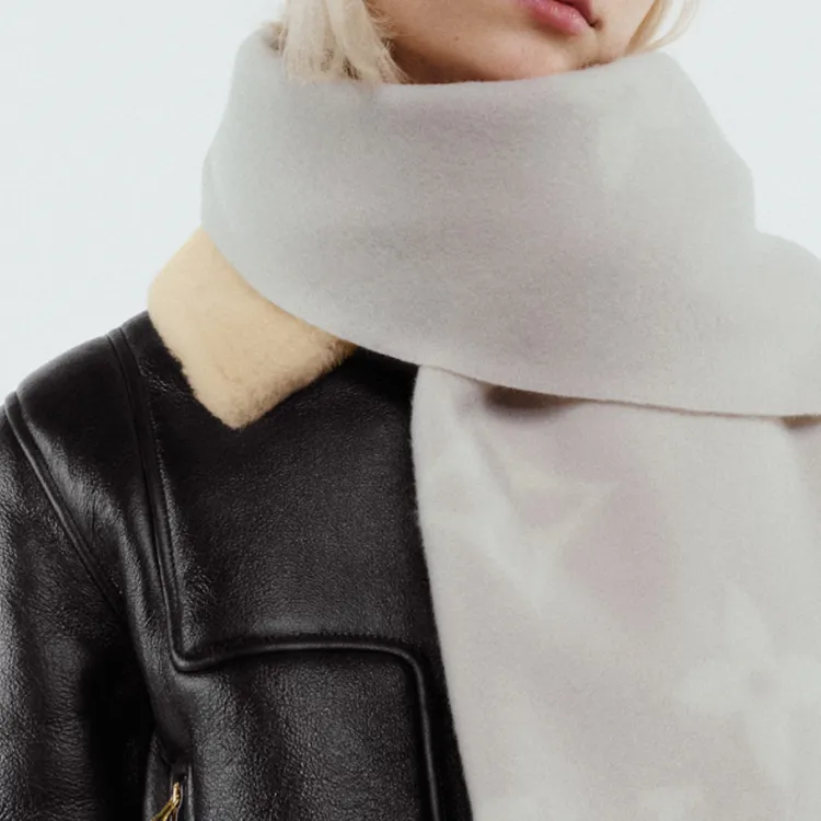 LOUIS VUITTON M90896 Reykjavik Scarf-2