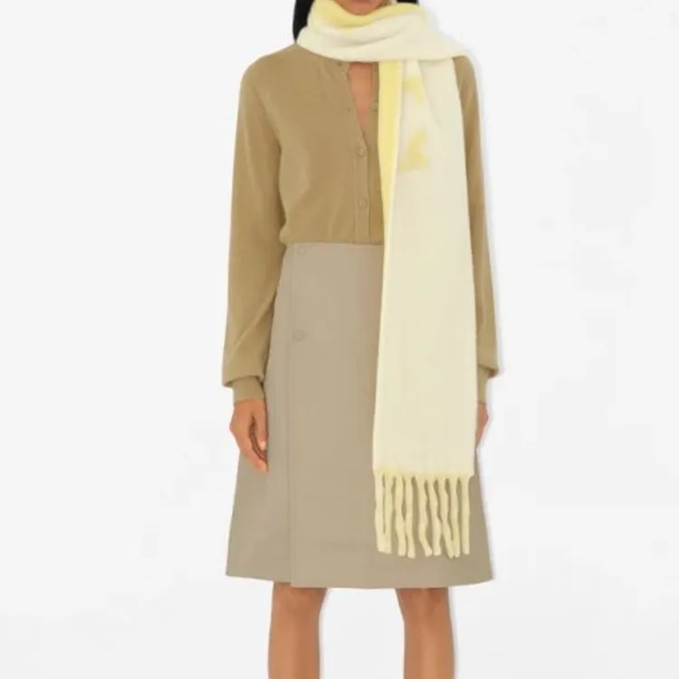 Burberry Logo intarsia Reversible Scarf-3