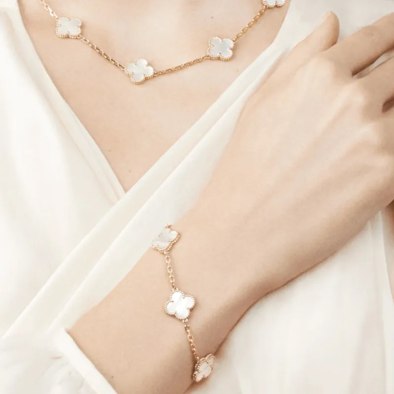 Van Cleef & Arpels Karat Gold Bracelets Women's Gold-2