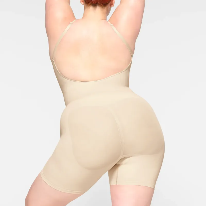 SKIMS SEAMLESS SCULPT LOW BACK MID THIGH BODYSUIT Bodysuits Women's Sand/Sand-2