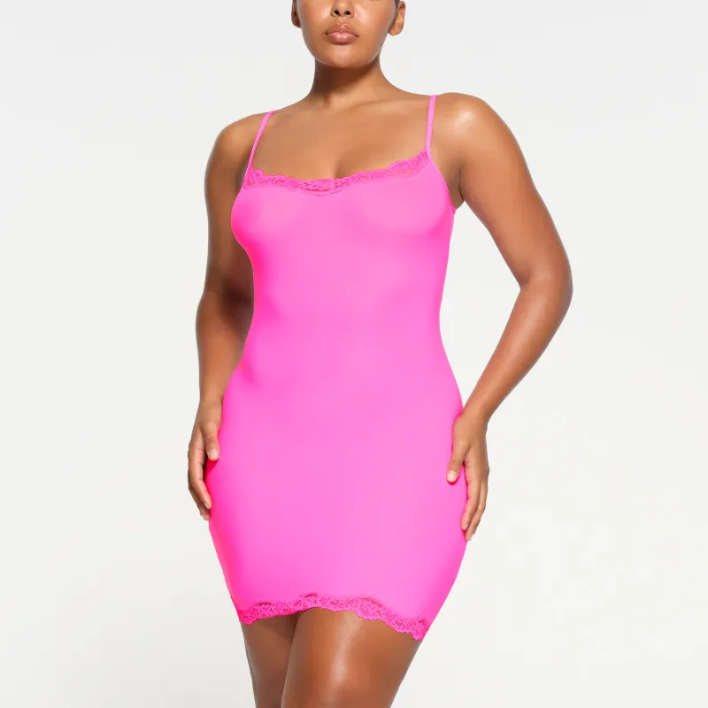 SKIMS Valentine's Day Collection FITS EVERYBODY LACE SLIP DRESS Slip Dress Women's TAFFY TONAL/Toffee-1