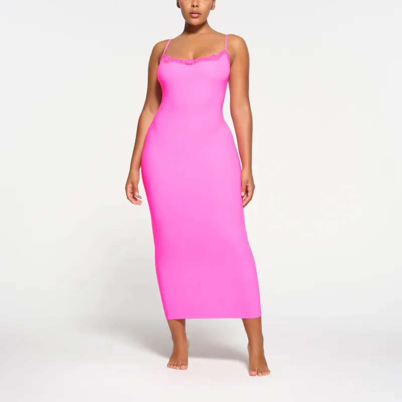 SKIMS Valentine's Day FITS EVERYBODY LACE LONG SLIP DRESS Slip Dresses Women's TAFFY TONAL/Toffee-1