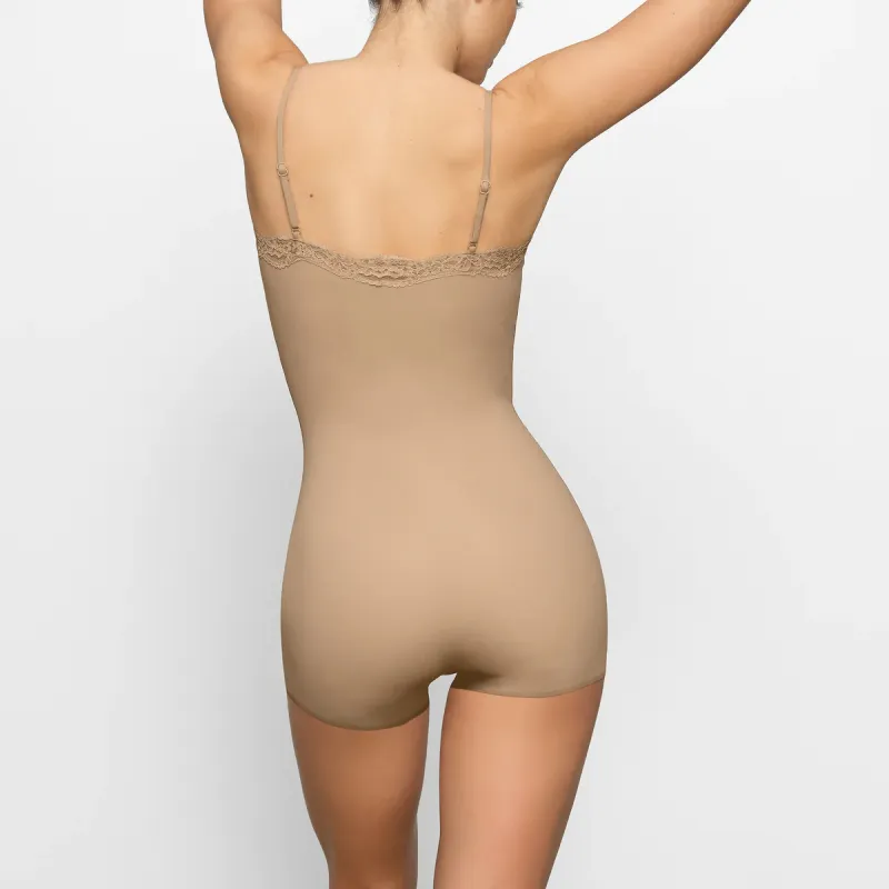 SKIMS FITS EVERYBODY CORDED LACE ONESIE Bodysuits Women's CLAY/Clay-1