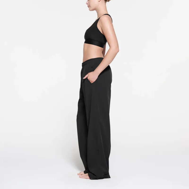 SKIMS TRACK WOVEN NYLON PANT Casual Pants Women's ONYX/Onyx-3