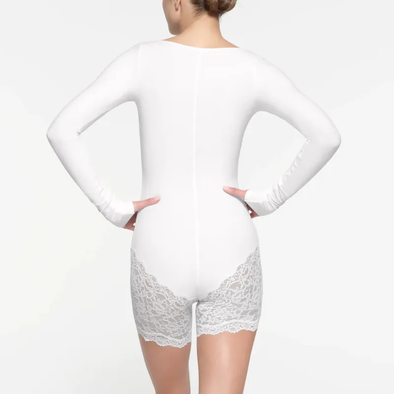 SKIMS FITS EVERYBODY LACE LONG SLEEVE ONESIE Bodysuits Women's SNOW/Snow-2