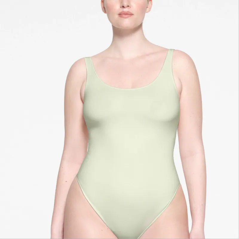 SKIMS ESSENTIAL SCOOP NECK BODYSUIT Bodysuits Women's Pistachio/Happy Fruit-1