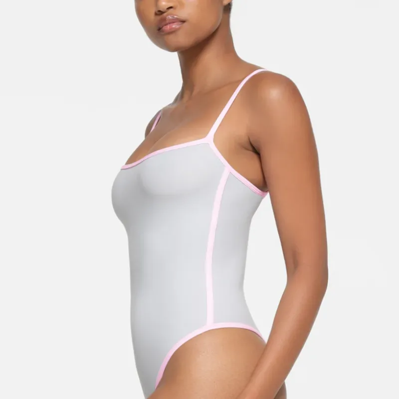 SKIMS FITS EVERYBODY CONTRAST TRIM SCOOP NECK BODYSUIT Bodysuits Women's Platinum/Gold-3