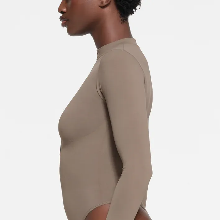 SKIMS CONTOUR NYLON ZIP FRONT LONG SLEEVE BODYSUIT Bodysuits Women's TRUFFLE/Truffle Color-3