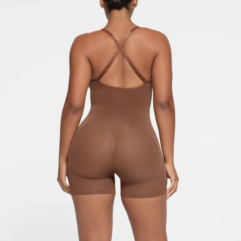 SKIMS SEAMLESS SCULPT DEEP PLUNGE SHORT BODYSUIT Bodysuits Women's JASPER/Jasper-2