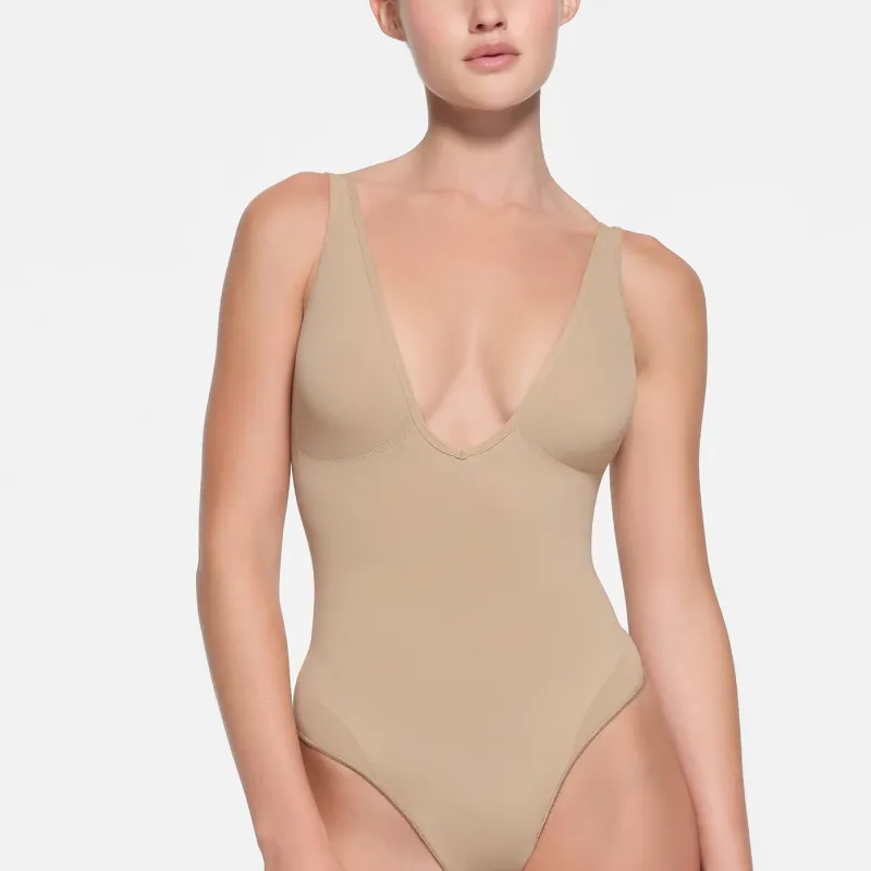 SKIMS SEAMLESS SCULPT DEEP PLUNGE THONG BODYSUIT Bodysuits Women's CLAY/Clay-2