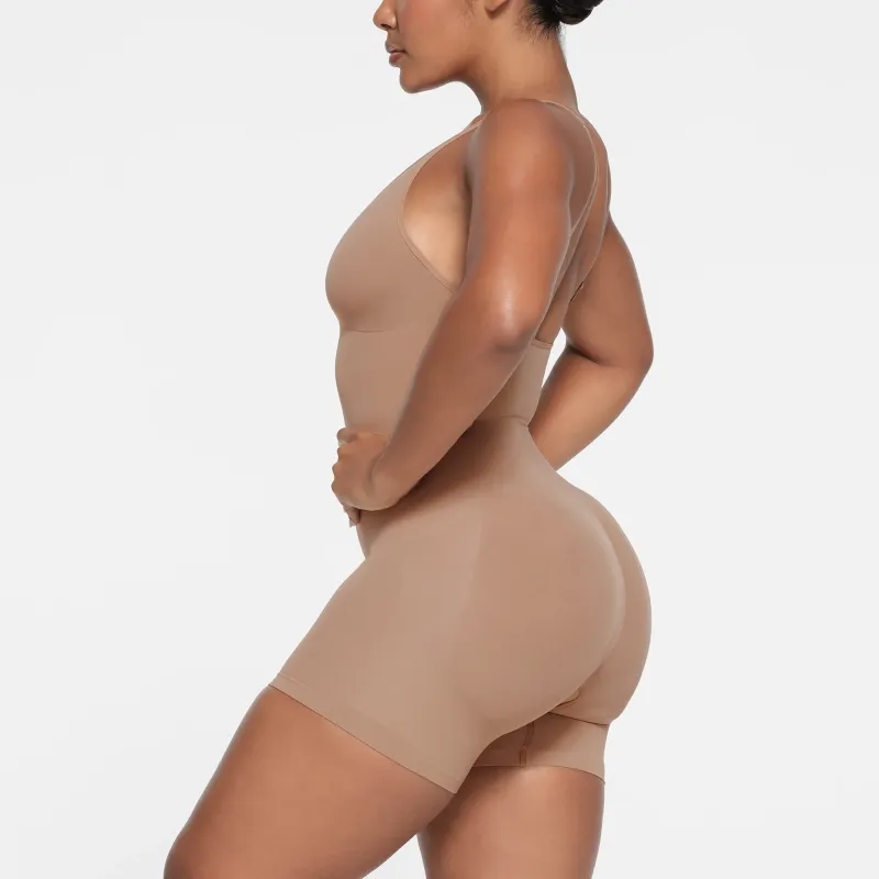 SKIMS SEAMLESS SCULPT DEEP PLUNGE SHORT BODYSUIT Bodysuits Women's SIENNA/Ochre-3