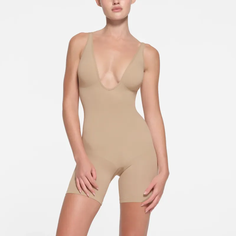SKIMS SEAMLESS SCULPT DEEP PLUNGE SHORT BODYSUIT Bodysuits Women's CLAY/Clay-1