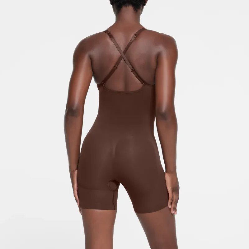 SKIMS SEAMLESS SCULPT DEEP PLUNGE SHORT BODYSUIT Bodysuits Women's COCOA/Cocoa-1