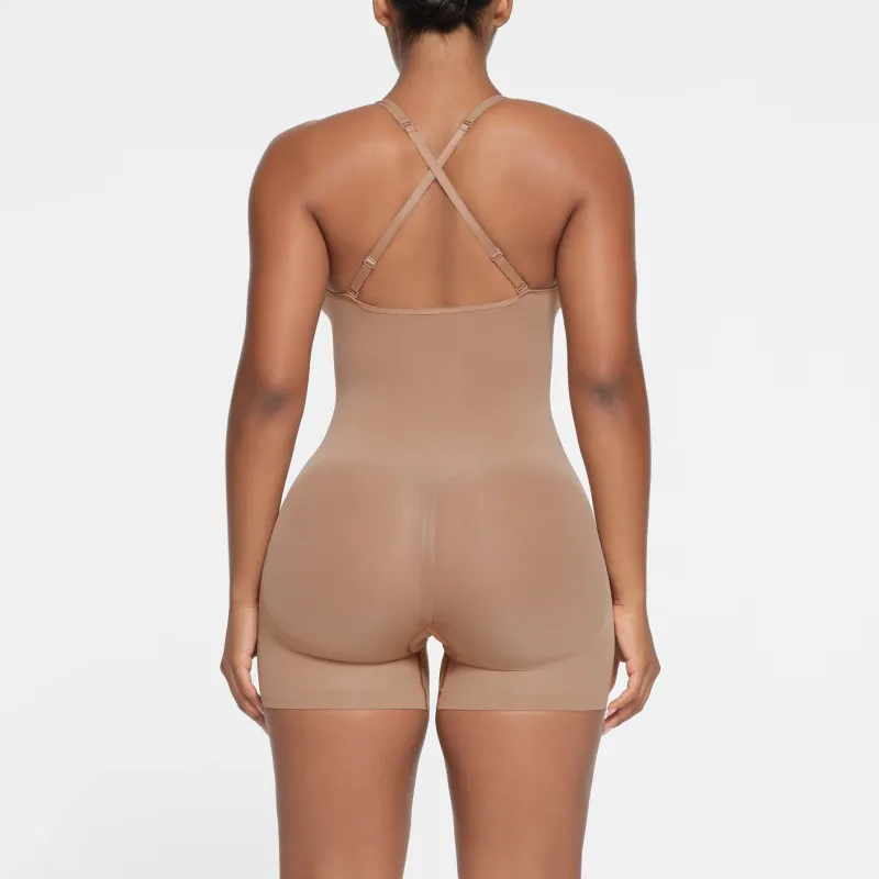 SKIMS SEAMLESS SCULPT DEEP PLUNGE SHORT BODYSUIT Bodysuits Women's SIENNA/Ochre-2