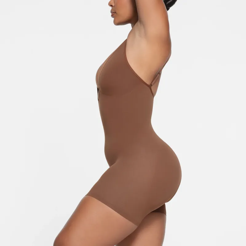 SKIMS SEAMLESS SCULPT DEEP PLUNGE SHORT BODYSUIT Bodysuits Women's JASPER/Jasper-3