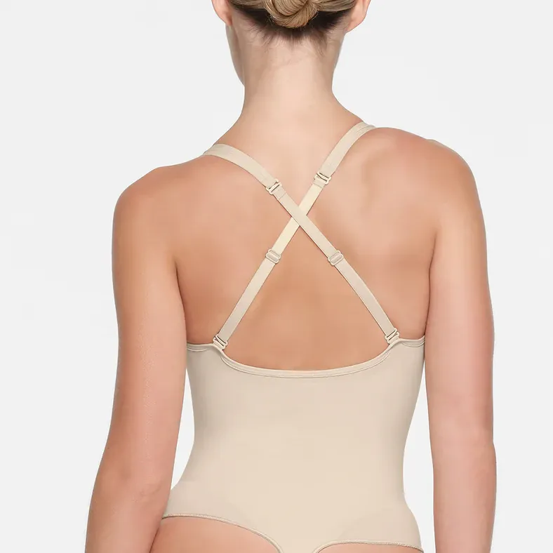 SKIMS SEAMLESS SCULPT DEEP PLUNGE THONG BODYSUIT Bodysuits Women's SAND/Sand-2