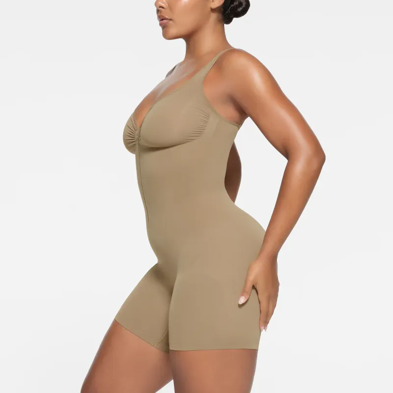 SKIMS SEAMLESS SCULPT ZIP FRONT MID THIGH BODYSUIT Bodysuits Women's DESERT/Desert-3