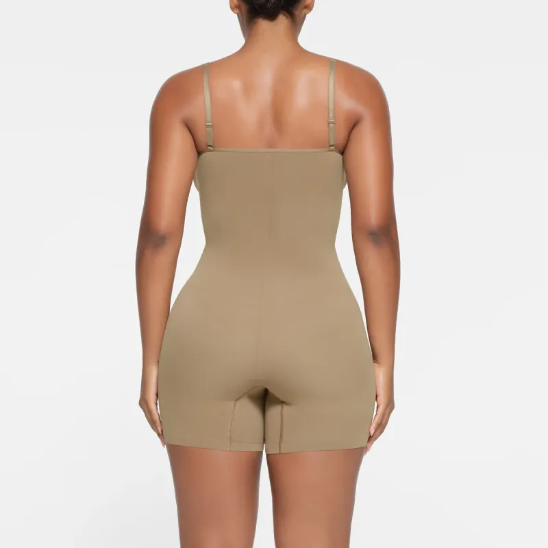 SKIMS SEAMLESS SCULPT ZIP FRONT MID THIGH BODYSUIT Bodysuits Women's DESERT/Desert-2