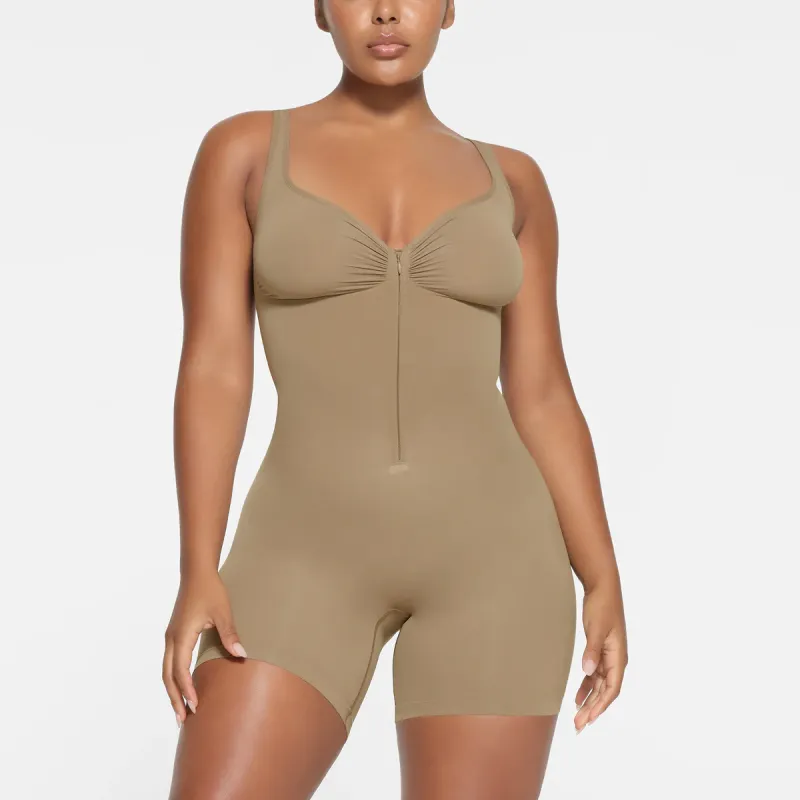 SKIMS SEAMLESS SCULPT ZIP FRONT MID THIGH BODYSUIT Bodysuits Women's DESERT/Desert-1