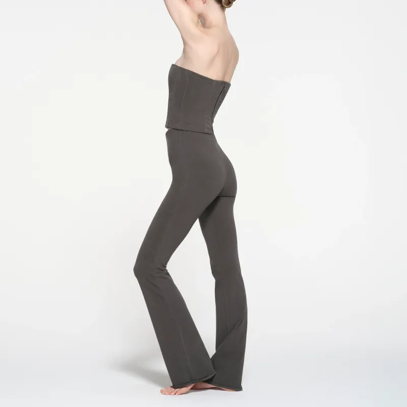 SKIMS SS24 Summer Collection OUTDOOR HIGH-WAISTED FLARE LEGGING Casual Pants Women's Washed Onyx/Washable Agate-2