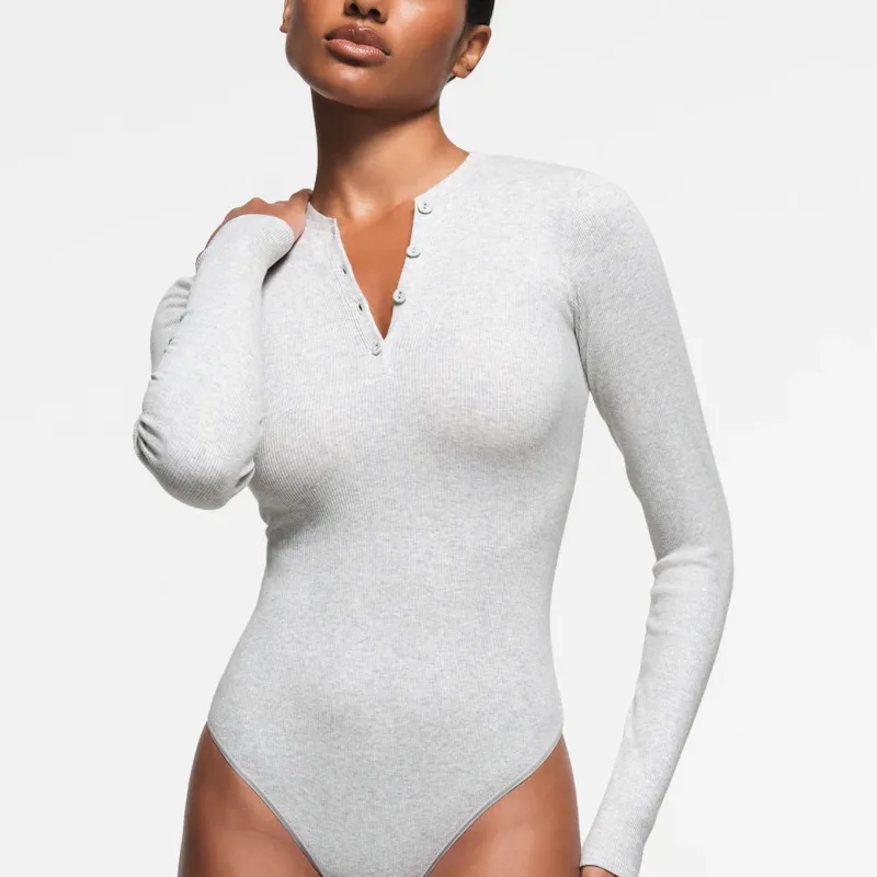 SKIMS FW24 Cotton Collection COTTON RIB LONG SLEEVE HENLEY BODYSUIT Bodysuits Women's Light Heather Grey/Ash Gray-1