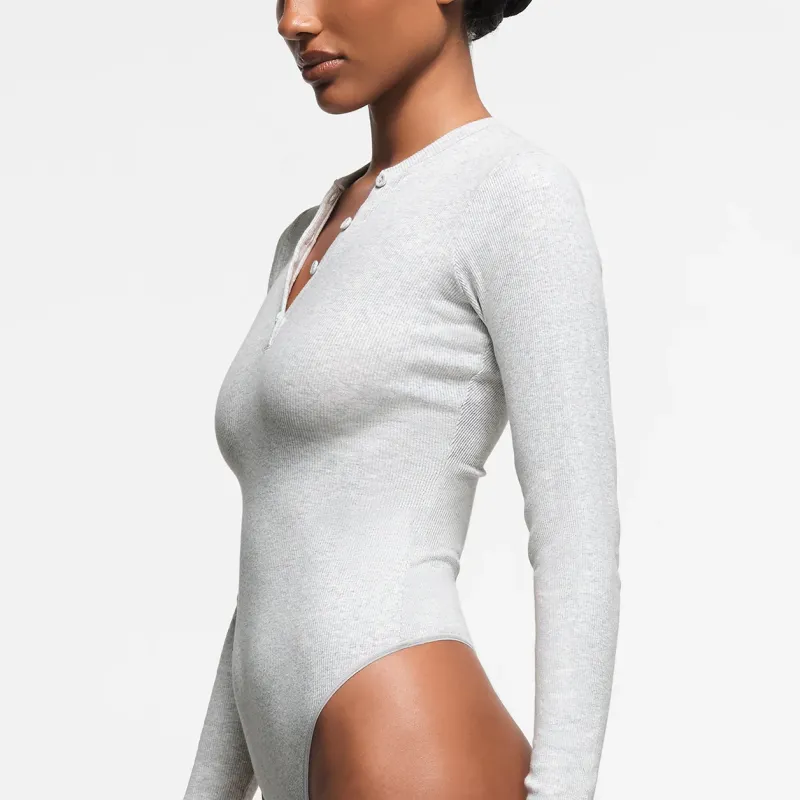 SKIMS FW24 Cotton Collection COTTON RIB LONG SLEEVE HENLEY BODYSUIT Bodysuits Women's Light Heather Grey/Ash Gray-3